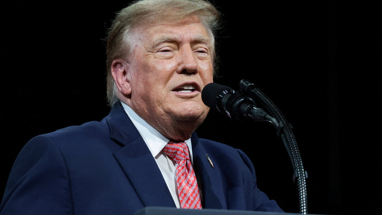 Trump anuncia recompensas de hasta $30,000 a quienes delaten casos de fraude fiscal
