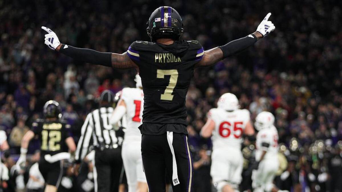  Oct 10, 2025; Seattle, Washington, USA; Washington Huskies cornerback Ephesians Prysock (7) reacts after a play against the Rutgers Scarlet Knights at Husky Stadium. Mandatory Credit: Kevin Ng-Imagn Images | Kevin Ng-Imagn Images 