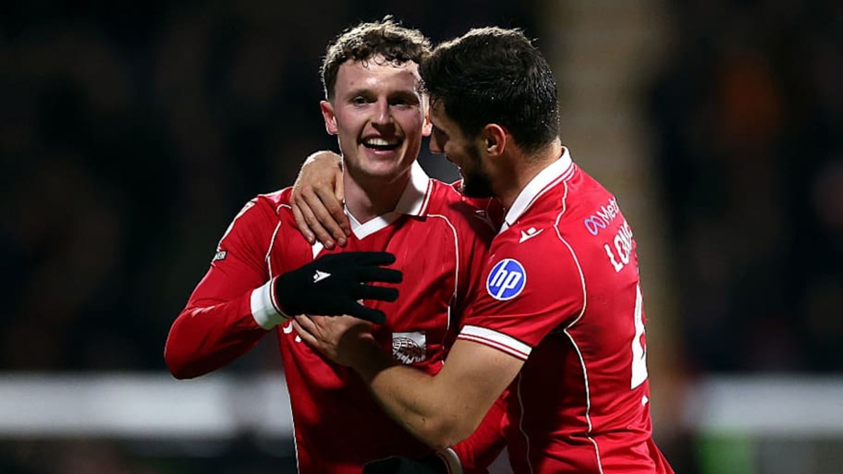 Nathan Broadhead (left) spoke of the details of the meeting. | Lewis Storey/Getty Images 