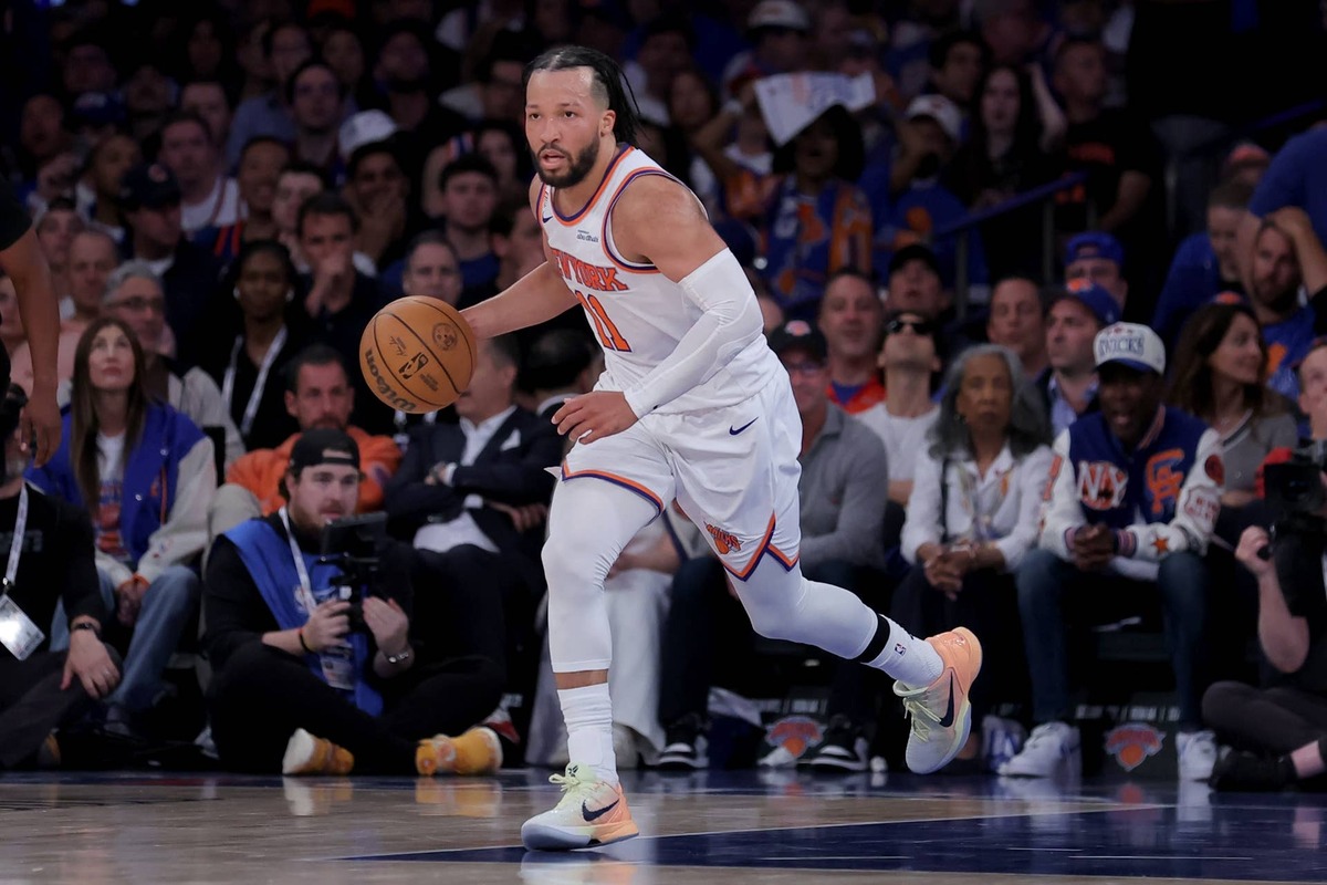  New York Knicks guard Jalen Brunson brings the ball up court at Madison Square Garden. Brad Penner-Imagn Images