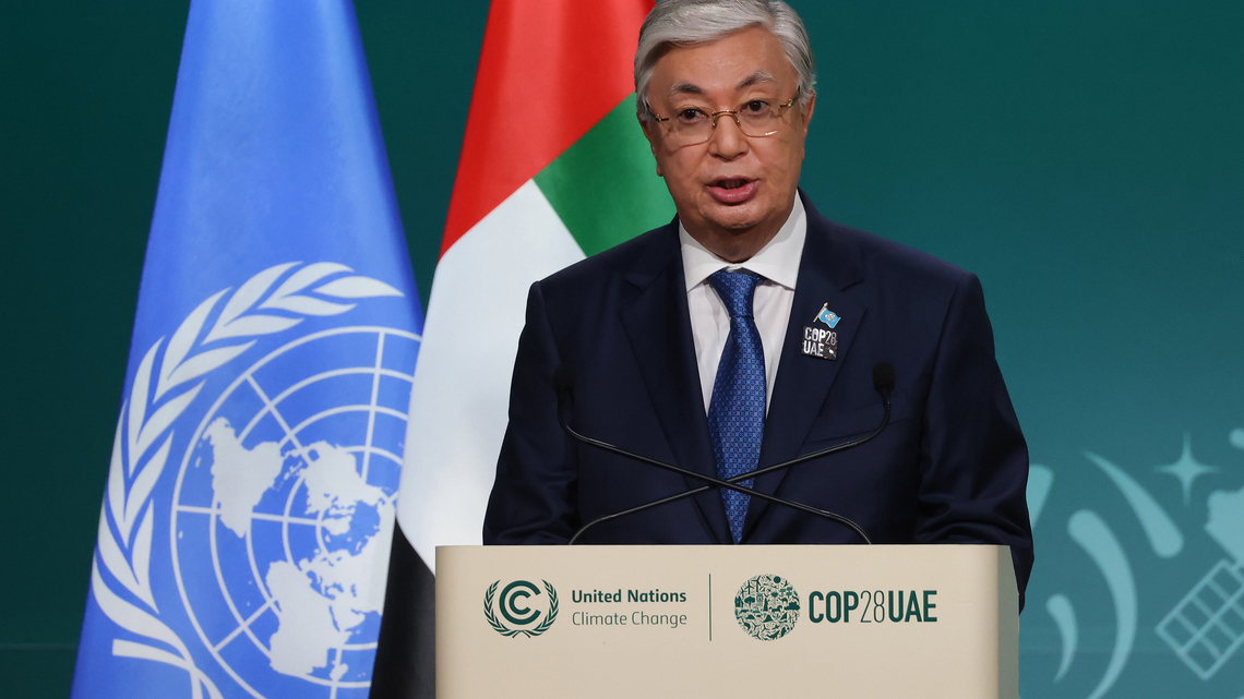 Kazakh president urges Putin to freeze Ukraine war