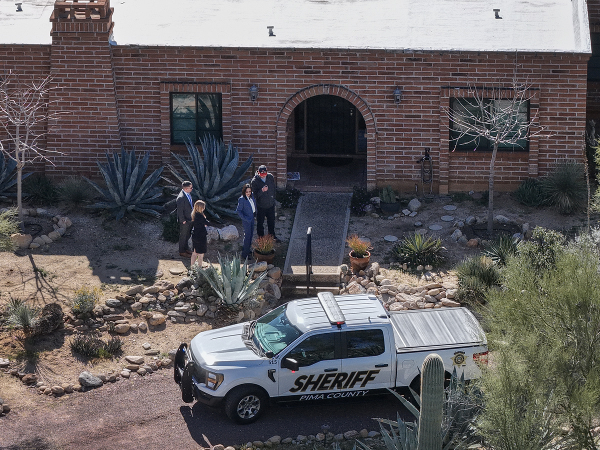  Law enforcement officials visit Nancy Guthrie’s home on February 25, 2026, in Tucson, Arizona. 
