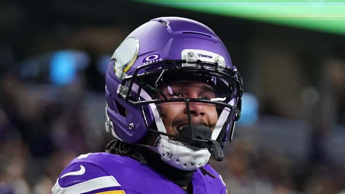  Dec 14, 2025; Arlington, Texas, USA; Minnesota Vikings wide receiver Jalen Nailor (1) celebrates after a touchdown catch during the second half against the Dallas Cowboys at AT&T Stadium. Mandatory Credit: Raymond Carlin III-Imagn Images | Raymond Carlin III-Imagn Images 