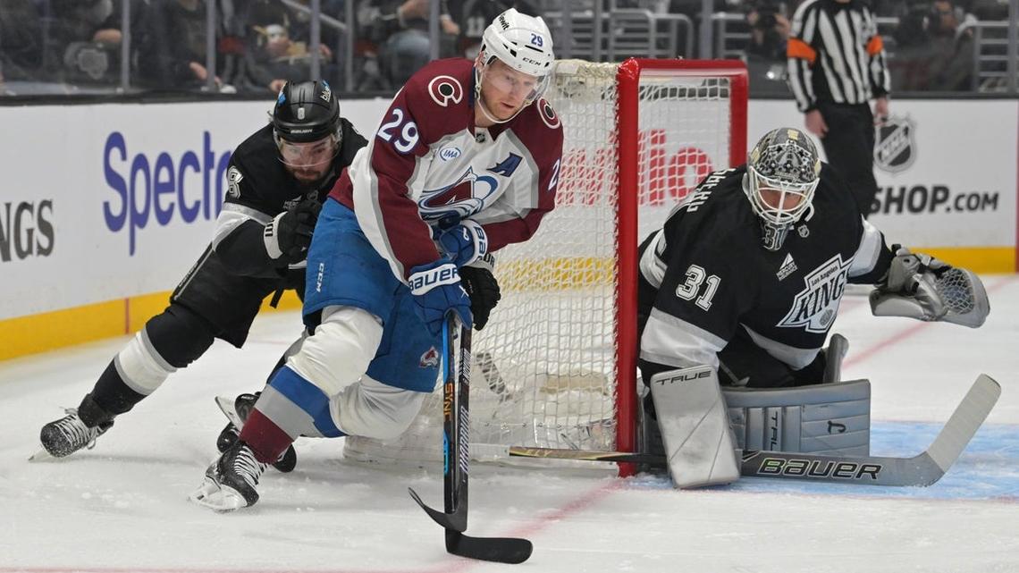 Avalanche down Kings, close in on series sweep 
