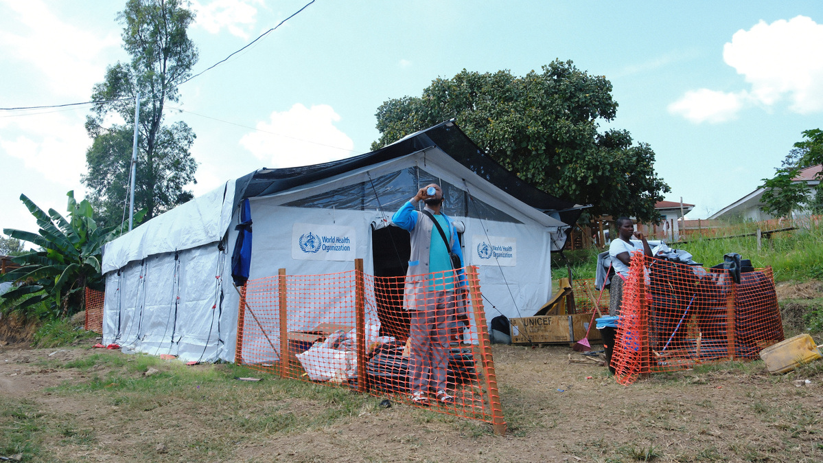 Congolese health workers stand at the Bunia Evangelical Medical Center during a visit by European Commissioner for Equality, and Preparedness and Crisis Management Hadja Lahbib, to assess the response to the Ebola outbreak, as authorities intensify efforts to contain a new Ebola outbreak caused by the Bundibugyo virus strain, in Bunia, Ituri province, Democratic Republic of Congo, June 7, 2026. REUTERS/Gradel Muyisa Mumbere