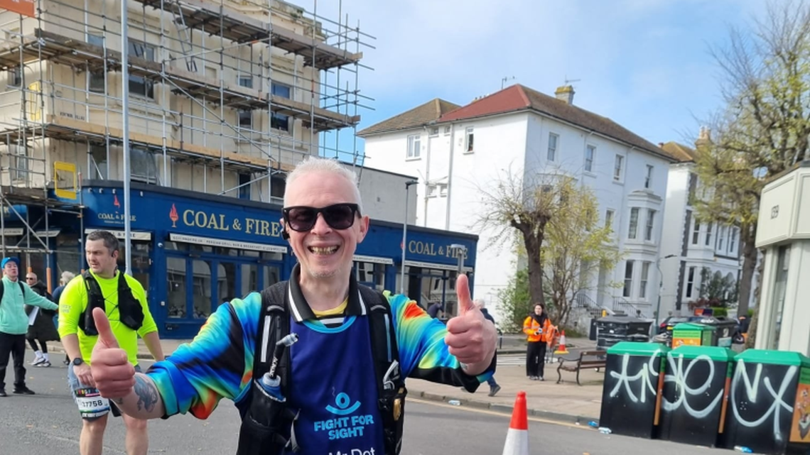 Blind man completes marathon with help of smart glasses