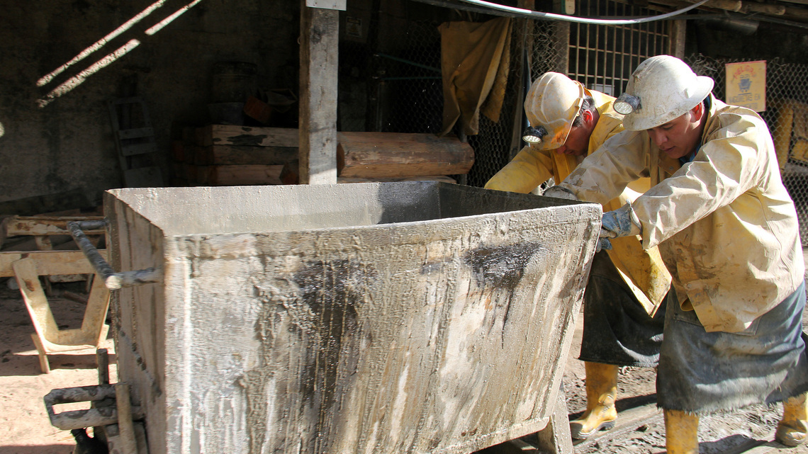 Colombia firma nueve contratos mineros con inversiones proyectadas de 16,8 millones de dólares 