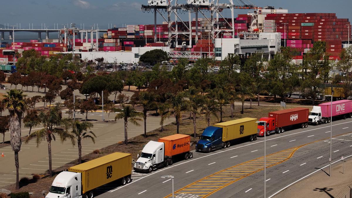 In an aerial view, trucks line up to enter a shipping berth at the Port of Oakland on April 28, 2025, in Oakland, California.  (Justin Sullivan/Getty Images/TNS)