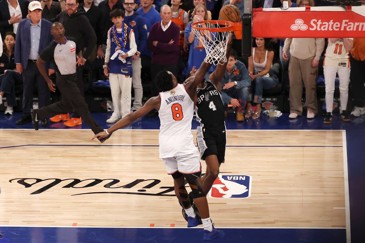  New York Knicks forward Og Anunoby (8)