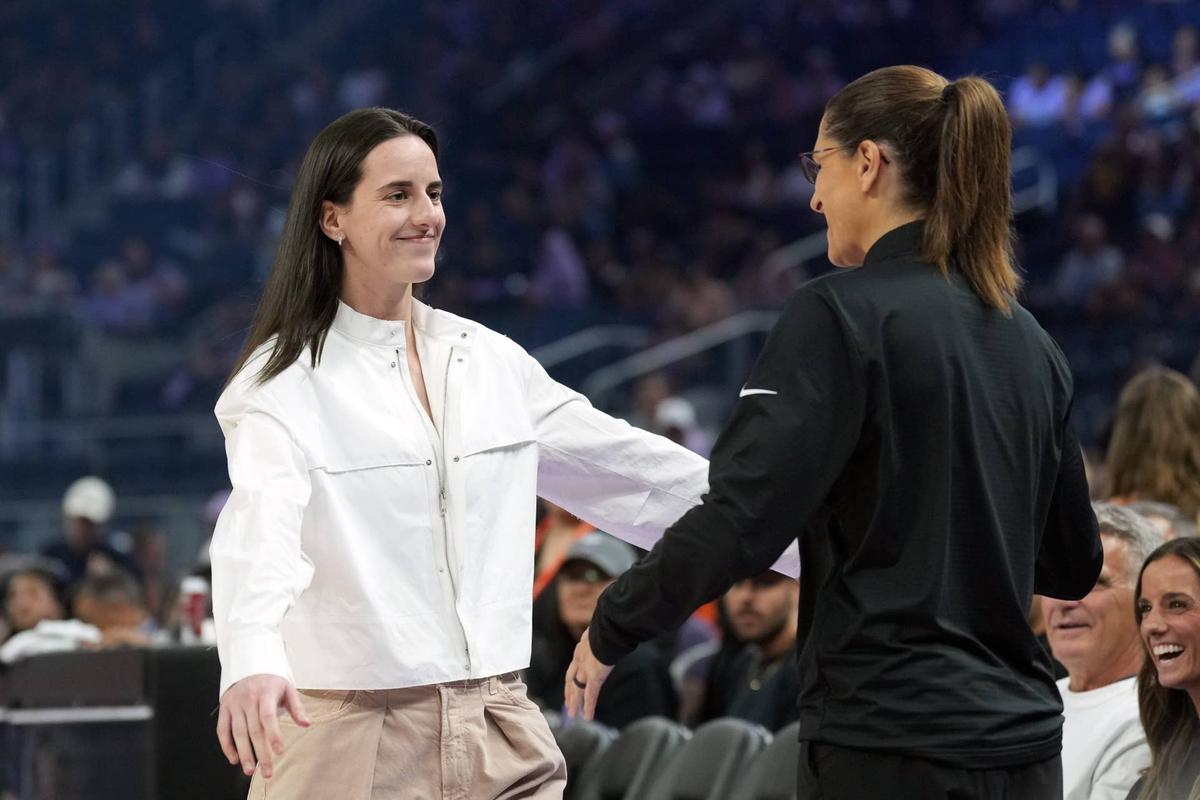  Indiana Fever guard Caitlin Clark greets head coach Stephanie White before the game against the Golden State Valkyries. Darren Yamashita-Imagn Images