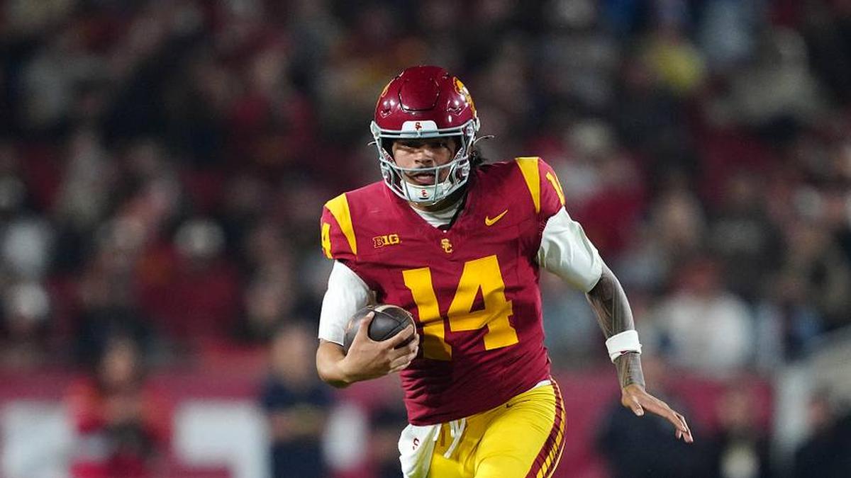  Nov 29, 2025; Los Angeles, California, USA; Southern California Trojans quarterback Jayden Maiava (14) carries the ball against the UCLA Bruins in the first half at United Airlines Field at Los Angeles Memorial Coliseum. Mandatory Credit: Kirby Lee-Imagn Images | Kirby Lee-Imagn Images 