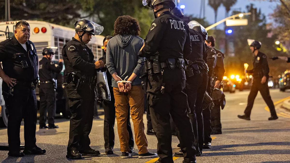 LAPD kettle and arrest demonstrators in downtown Los Angeles as protesters continue to clash with law enforcement on Wednesday, June 11, 2025. (Jason Armond/Los Angeles Times/TNS)