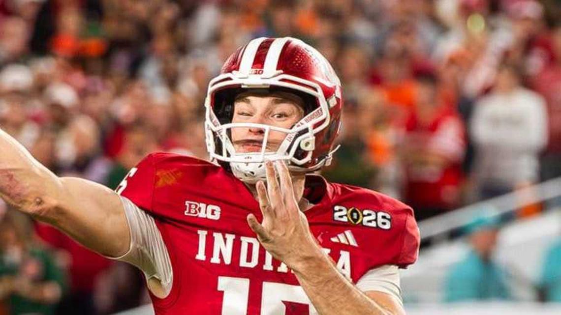  Indiana's Fernando Mendoza (15) passes to Charlie Becker (80) during the College Football Playoff National Championship college football game at Hard Rock Stadium in Miami Gardens on Monday, Jan. 19, 2026. | Rich Janzaruk/Herald-Times / USA TODAY NETWORK via Imagn Images 