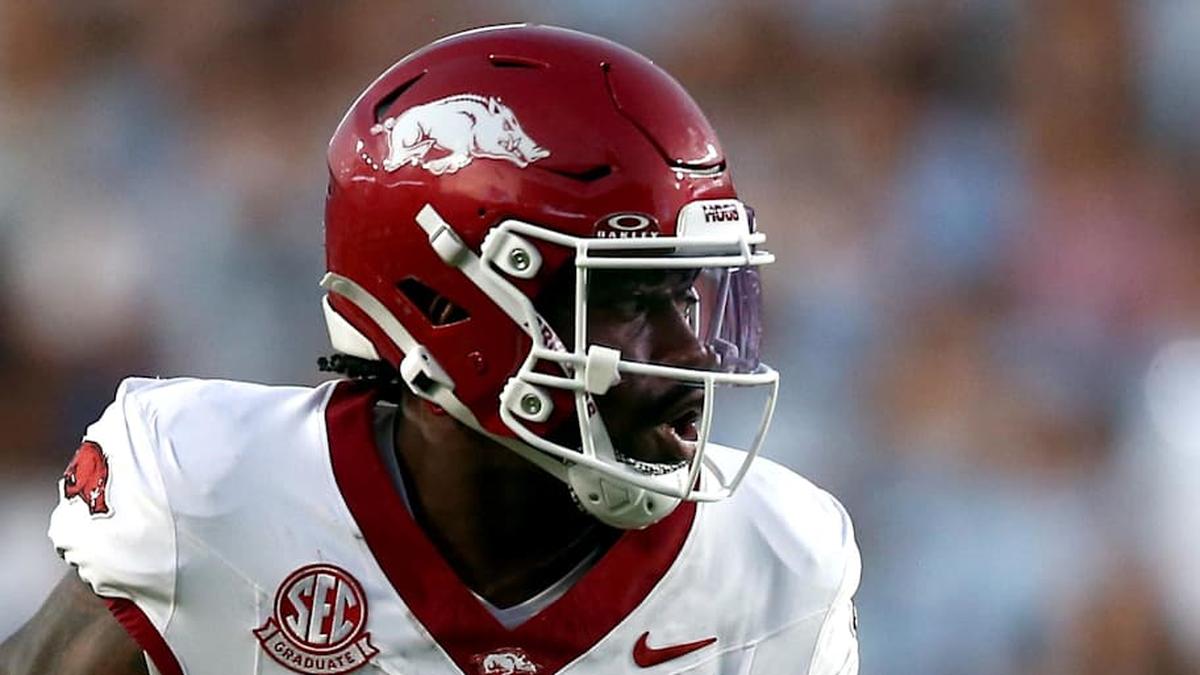  Sep 13, 2025; Oxford, Mississippi, USA; Arkansas Razorback running back Mike Washington Jr. (4) runs the ball for a touchdown during the second quarter against the Mississippi Rebels at Vaught-Hemingway Stadium. Mandatory Credit: Petre Thomas-Imagn Images | Petre Thomas-Imagn Images 