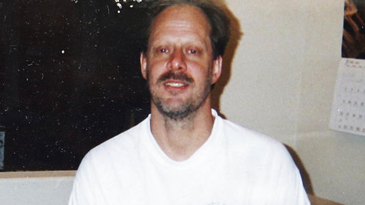 En esta imagen sin fecha proporcionada por Eric Paddock, se muestra a su hermano, el autor de un letal tiroteo en Las Vegas, Stephen Paddock. El 1 de octubre de 2017, Stephen Paddock disparó contra el Route 91 Harvest Festival matando a docenas de personas e hiriendo a cientos más.