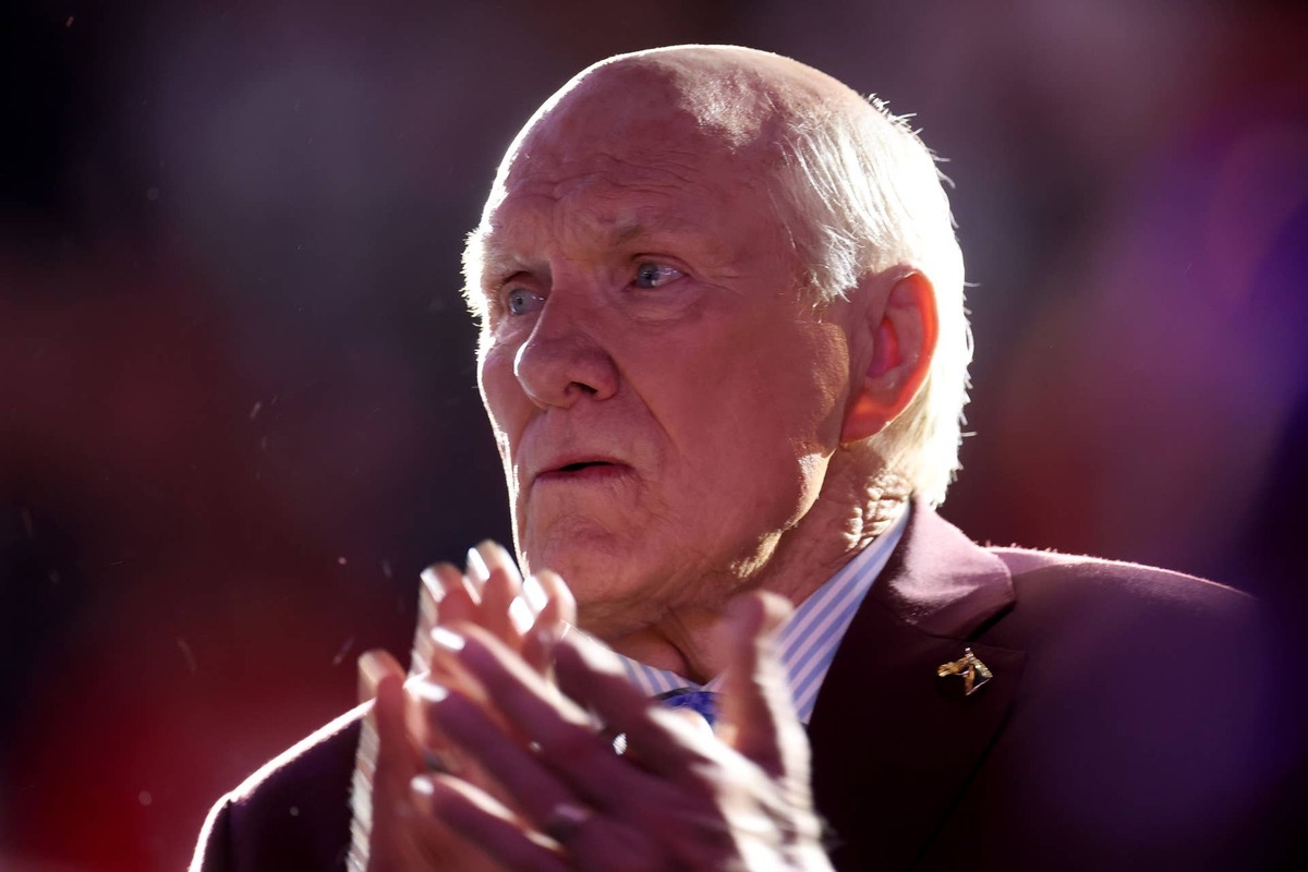 NEW ORLEANS, LOUISIANA - FEBRUARY 09: Terry Bradshaw reacts prior to Bowl LIX between the Kansas City Chiefs and the Philadelphia Eagles at Caesars Superdome on February 09, 2025 in New Orleans, Louisiana. (Photo by Jamie Squire/Getty Images) 