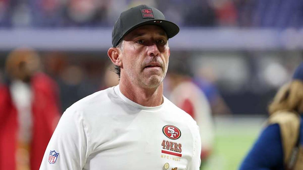  Dec 22, 2025; Indianapolis, Indiana, USA; San Francisco 49ers head coach Kyle Shanahan leaves the field after the game against the Indianapolis Colts at Lucas Oil Stadium. Mandatory Credit: Trevor Ruszkowski-Imagn Images | Trevor Ruszkowski-Imagn Images 