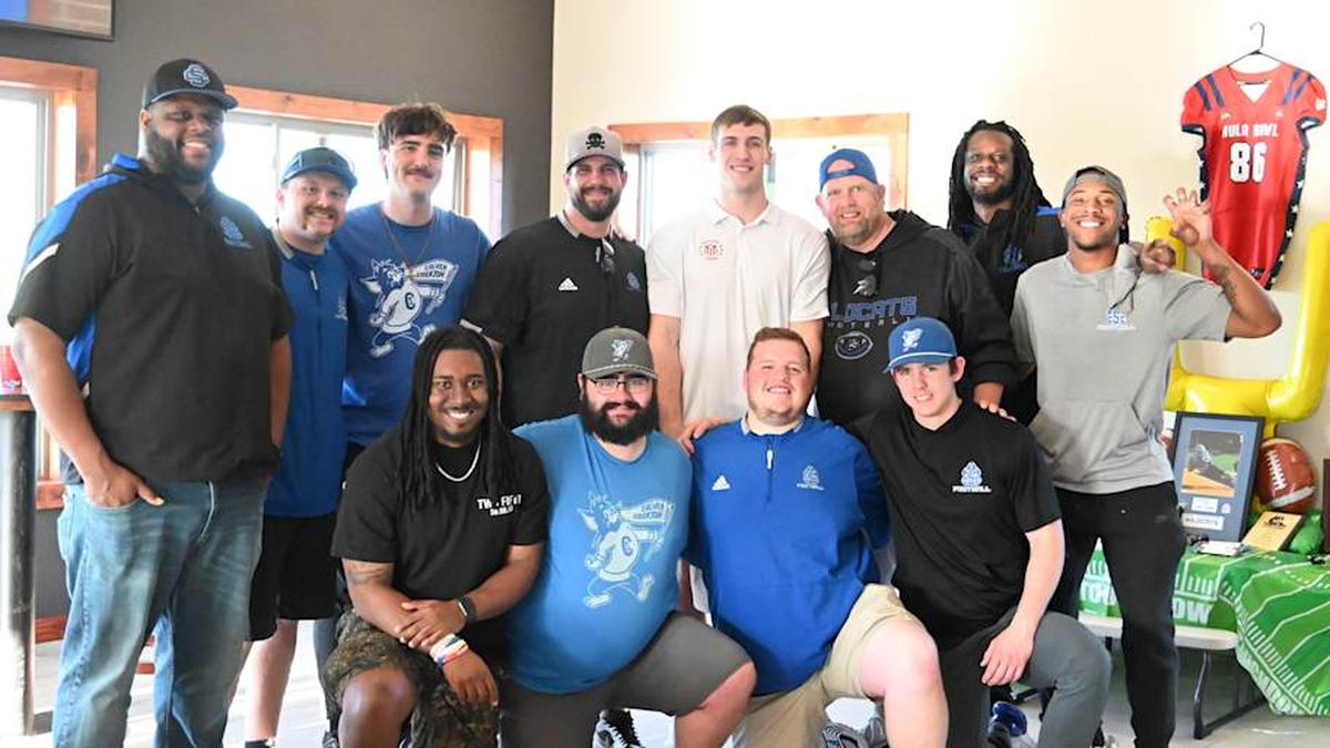  New England Patriots wide receiver Kyle Dixon (white shirt) with members of the Culver-Stockton coaching staff. | Contributed by Tom Sallay 