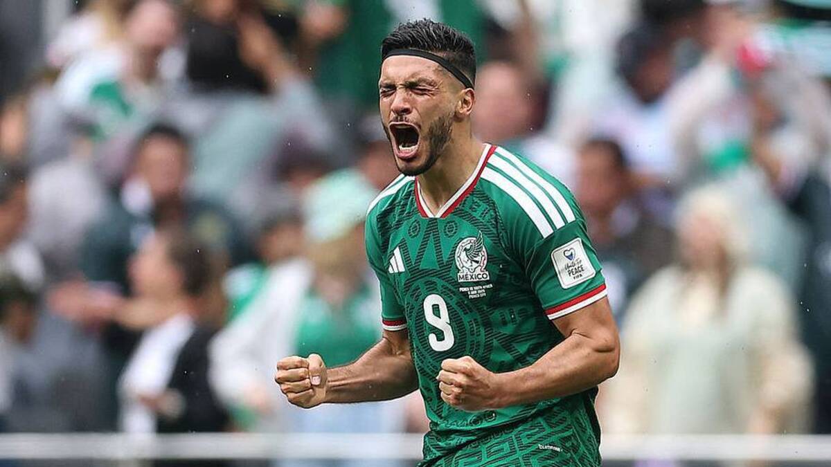  Raúl Jiménez made sure Mexico collected all three points. | Luke Hales/Getty Images 