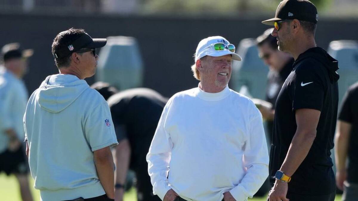  Jun 9, 2026; Henderson, NV, USA; Las Vegas Raiders quarterbacks coach Mike Sullivan (left), owner Mark Davis (center) and general manager John Spytek during minicamp at Intermountain Health Performance Center. Mandatory Credit: Kirby Lee-Imagn Images | Kirby Lee-Imagn Images 