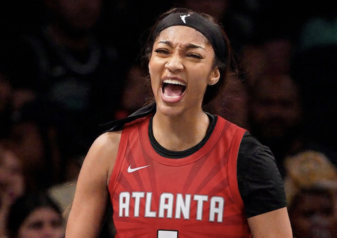  Angel Reese on court. 