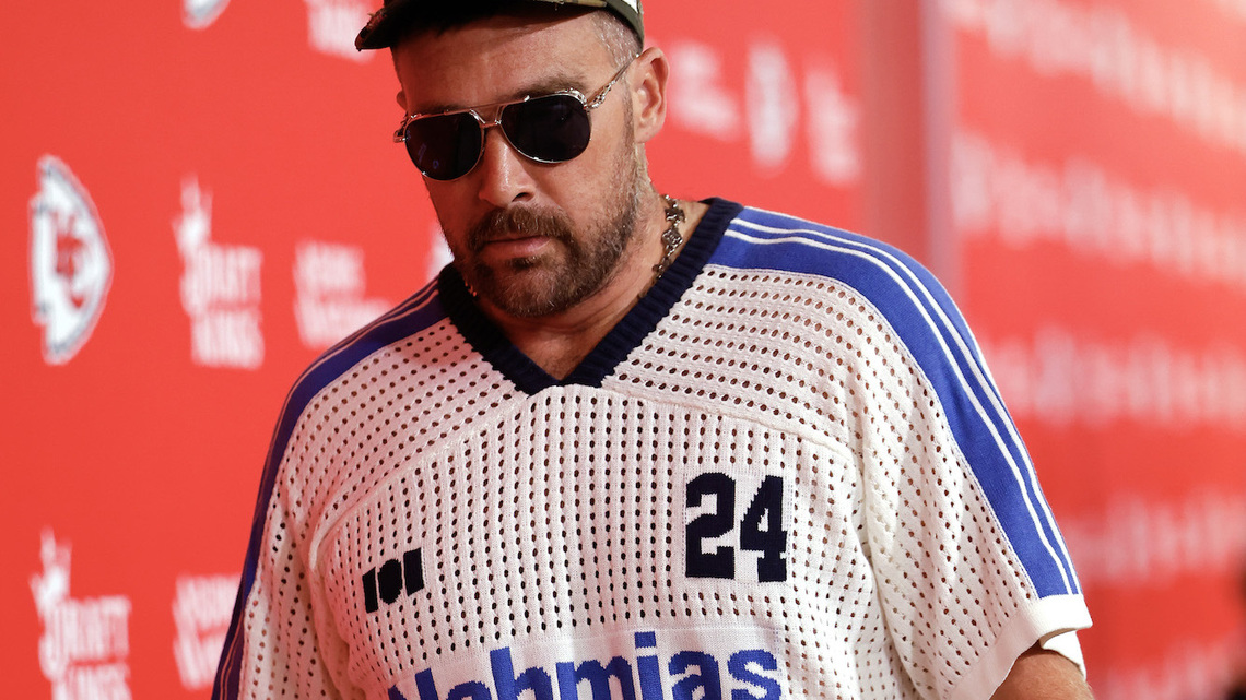 Travis Kelce Shows Off New Glimpse of Wedding Band at Chiefs Preseason Game 