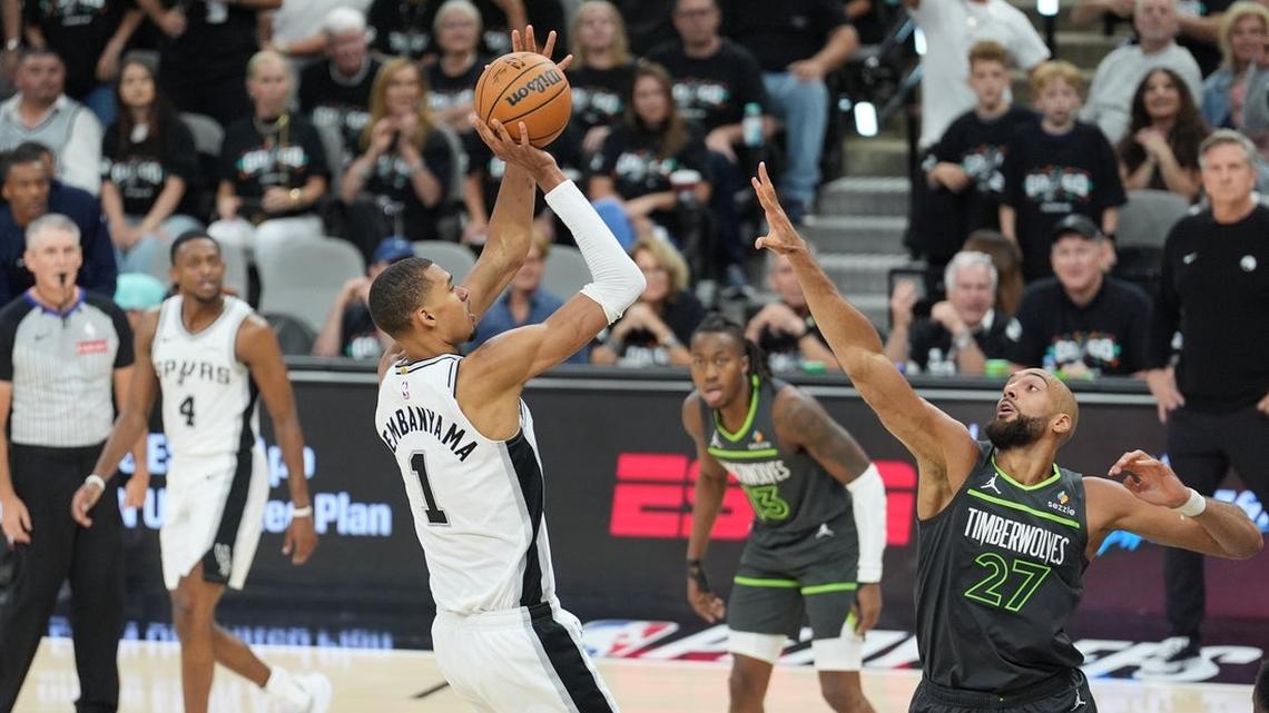 Spurs blow past Timberwolves, even series in Game 2 