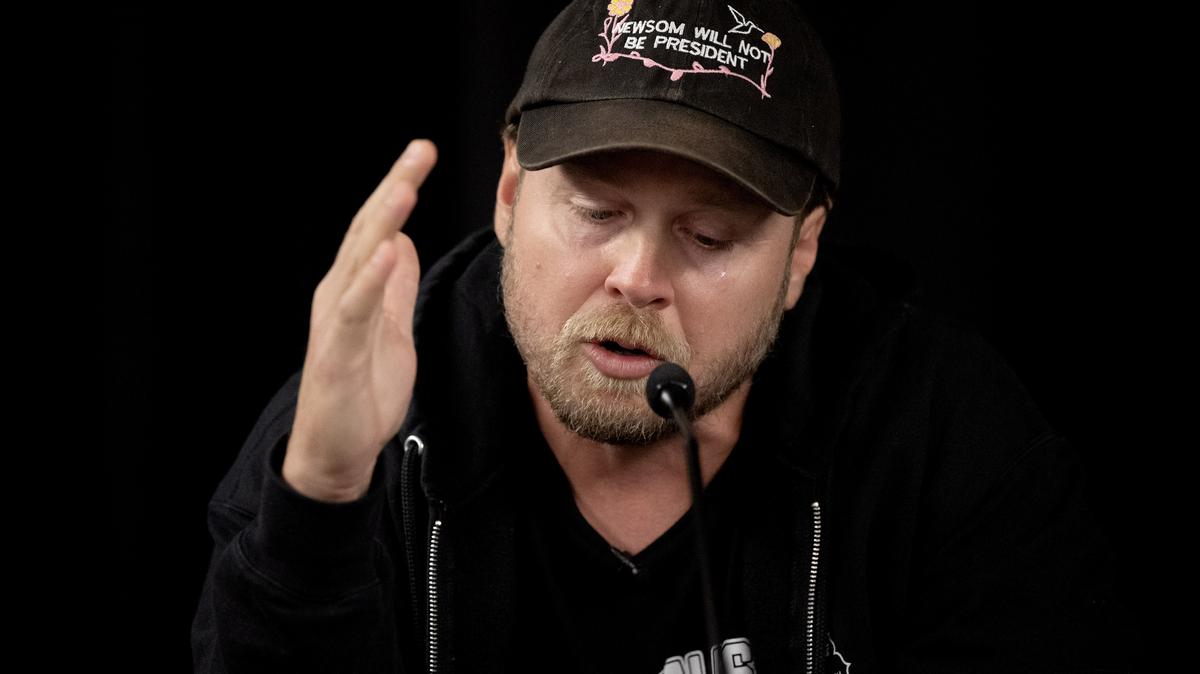 Spencer Pratt, who lost his home in the Palisades Fire, tears up as he recounts the events of the fire, speaks during a congressional hearing on the Palisades wildfire in Pacific Palisades on Nov. 13, 2025. (Hans Gutknecht/Los Angeles Daily News/TNS)