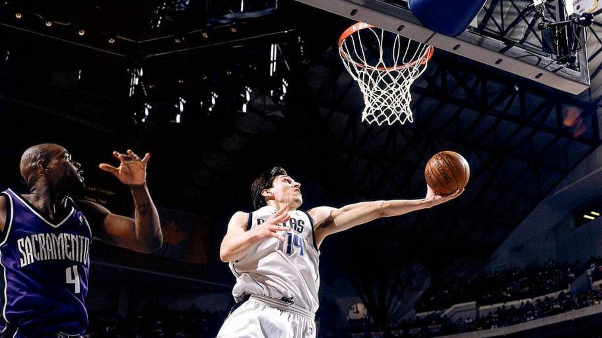  Eduardo Nájera is the only Mexican-born player to be drafted in the NBA. Karim López will likely be the second. | Bob Rosato/Sports Illustrated 