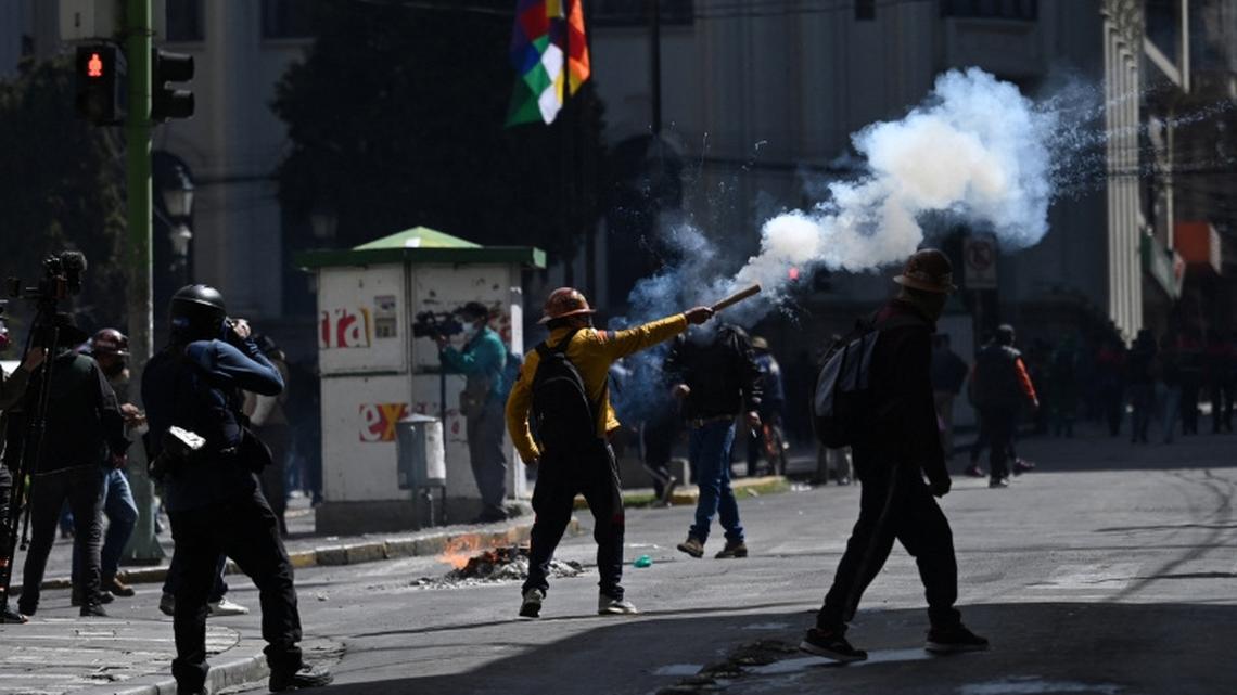Banks close branches in tense Bolivia, diplomats call for calm 