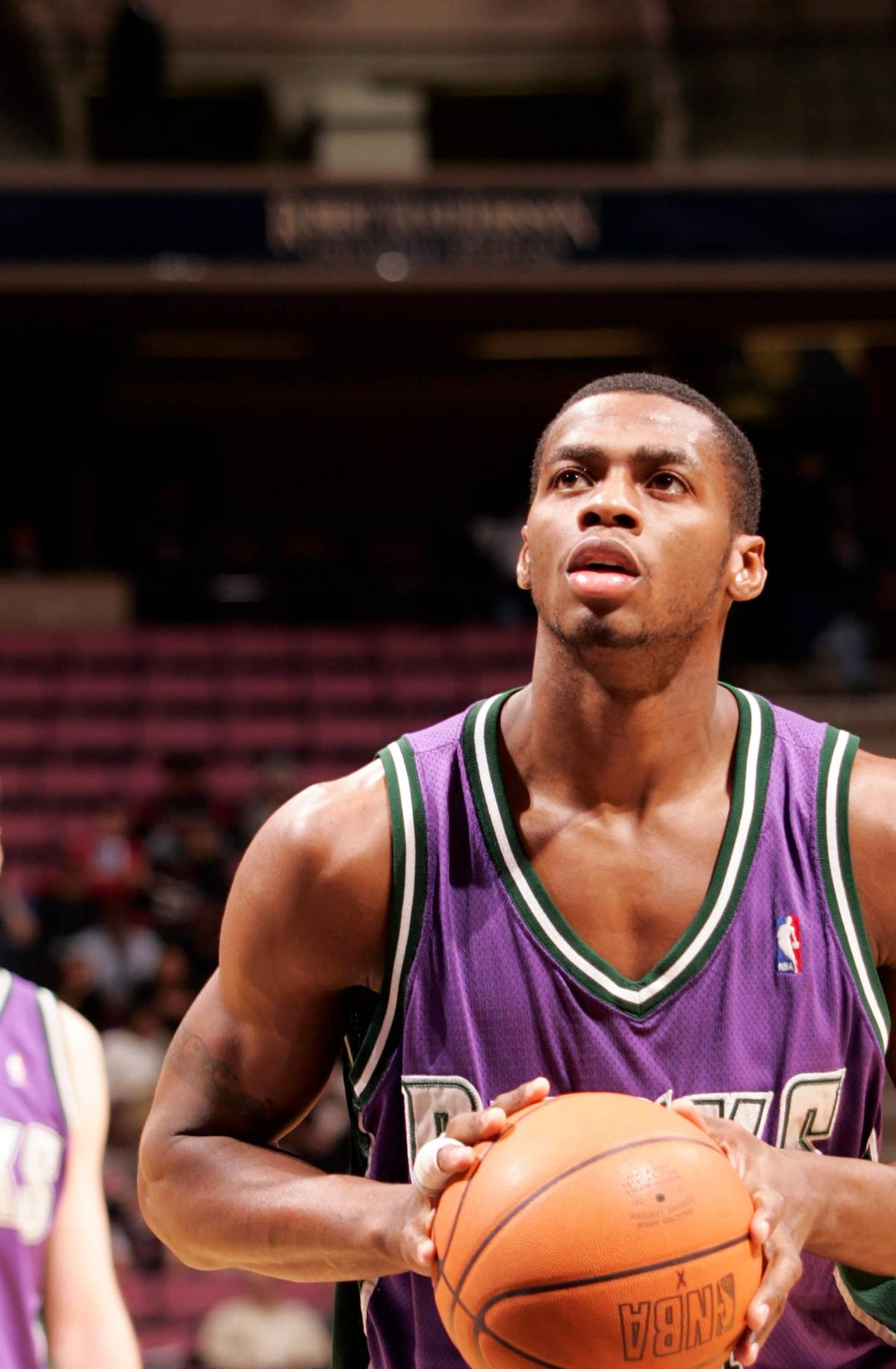  Jan 19, 2005; East Rutherford, NJ, USA; Milwaukee Bucks forward Desmond Mason (24) in action against the New Jersey Nets at Continental Airlines Arena. Credit: Lou Capozzola-USA TODAY NETWORK 