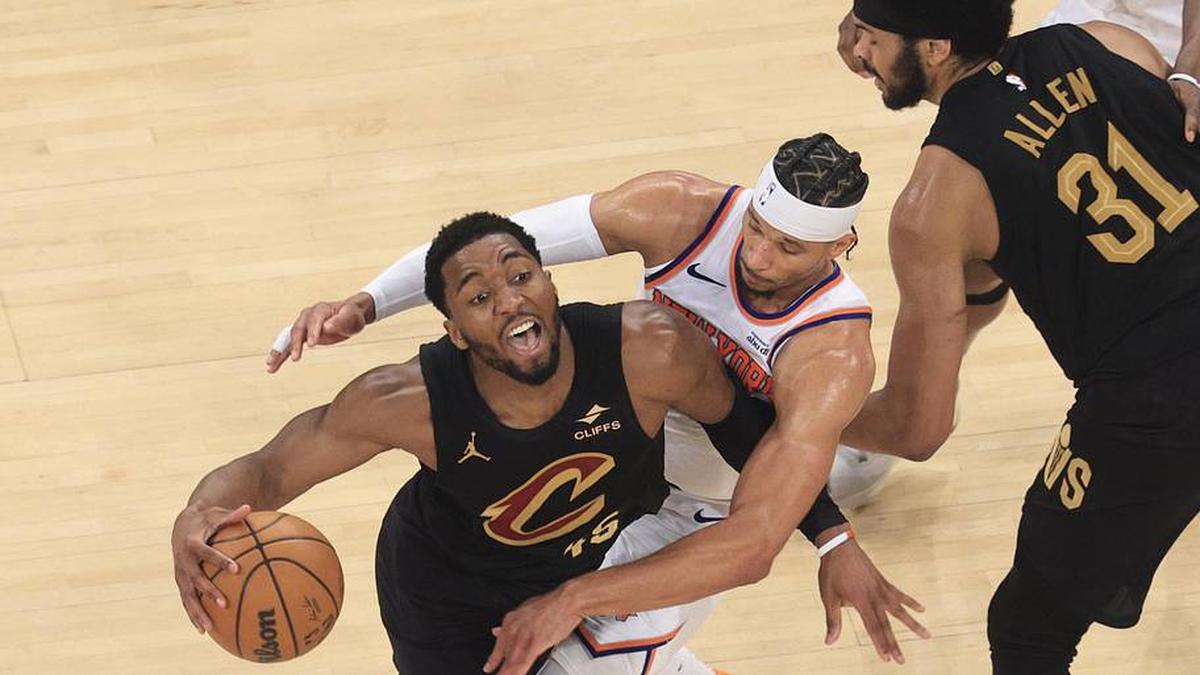  Donovan Mitchell was sensational for most of the game against the Knicks but went quiet late, and the Cavaliers blew a late 22-point lead. | Vincent Carchietta-Imagn Images 