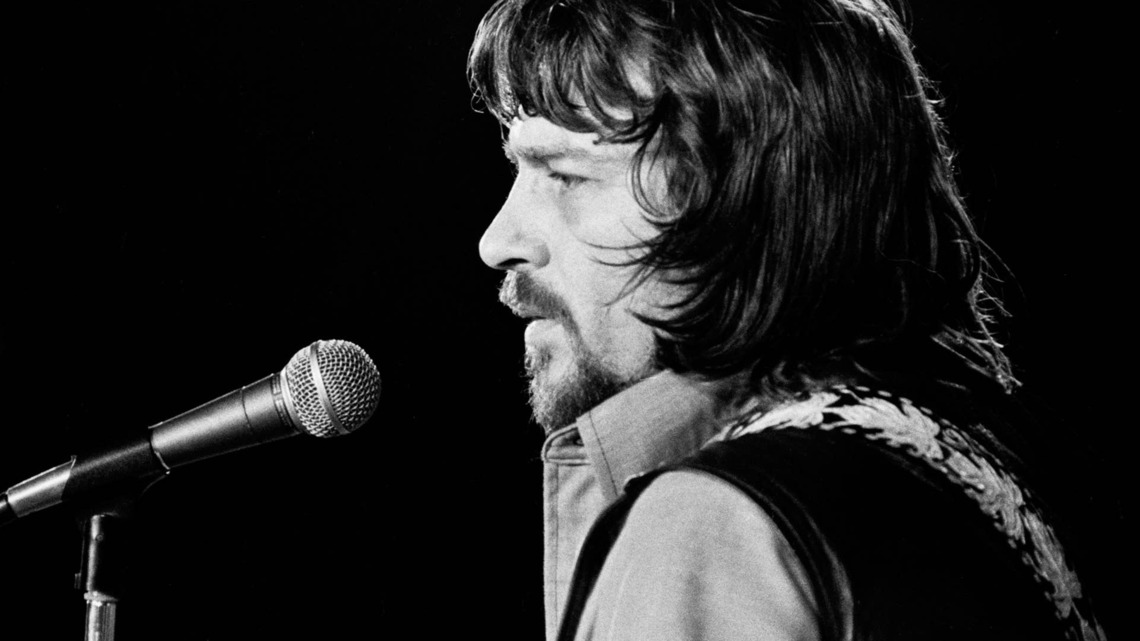 1974 Outlaw Country Classic, Waylon Jennings' First No. 1 Hit, Was Almost Cut From the Album 