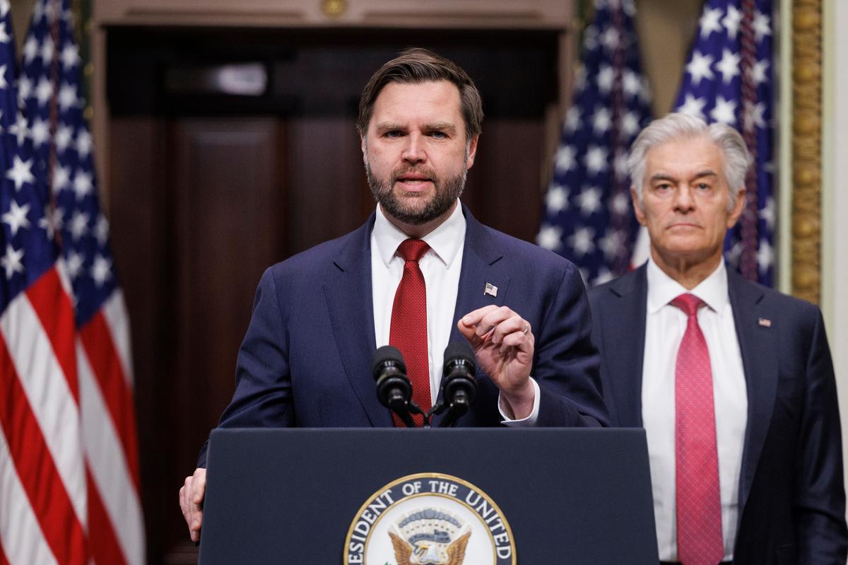  Vice President JD Vance speaks beside Administrator for the Centers for Medicare & Medicaid Services Dr. Mehmet Oz during a news conference in the Old Eisenhower Executive Office Building on the White House campus Wednesday, Feb. 25, 2026, in Washington. (AP Photo/Tom Brenner) 