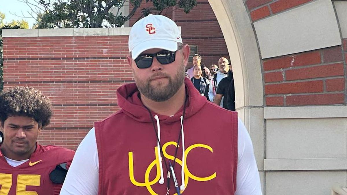  USC Trojans offensive line coach Zach Hanson and freshman offensive tackle Chase Deniz | USC Trojans on SI 