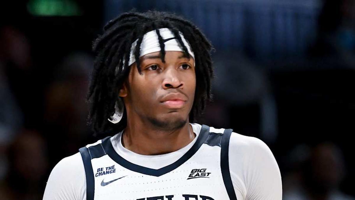  Jan 20, 2026; Indianapolis, Indiana, USA; Butler Bulldogs head coach Thad Matta talks with Butler Bulldogs guard Azavier Robinson (23) during the second half at Hinkle Fieldhouse. Mandatory Credit: Robert Goddin-Imagn Images | Robert Goddin-Imagn Images 