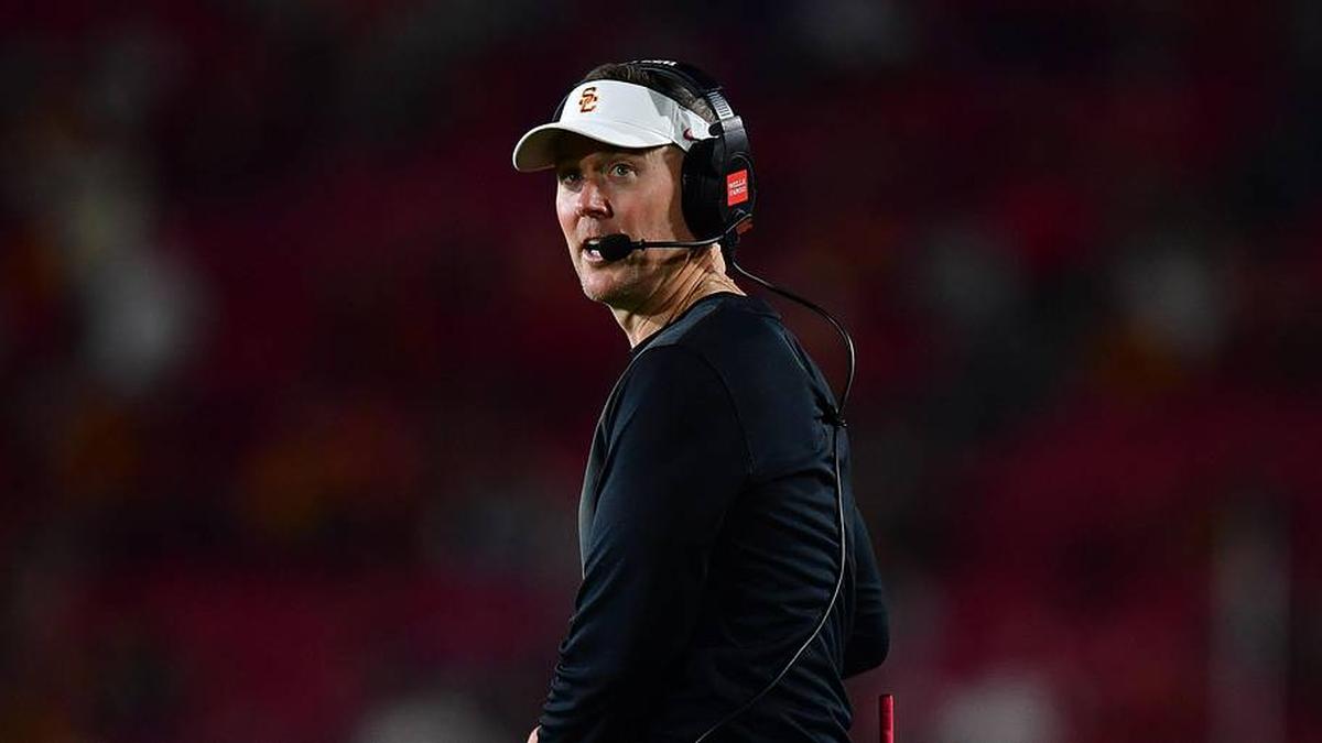 Sep 20, 2025; Los Angeles, California, USA; Southern California Trojans head coach Lincoln Riley watches game action against the Michigan State Spartans during the second half at the Los Angeles Memorial Coliseum. Mandatory Credit: Gary A. Vasquez-Imagn Images | Gary A. Vasquez-Imagn Images 