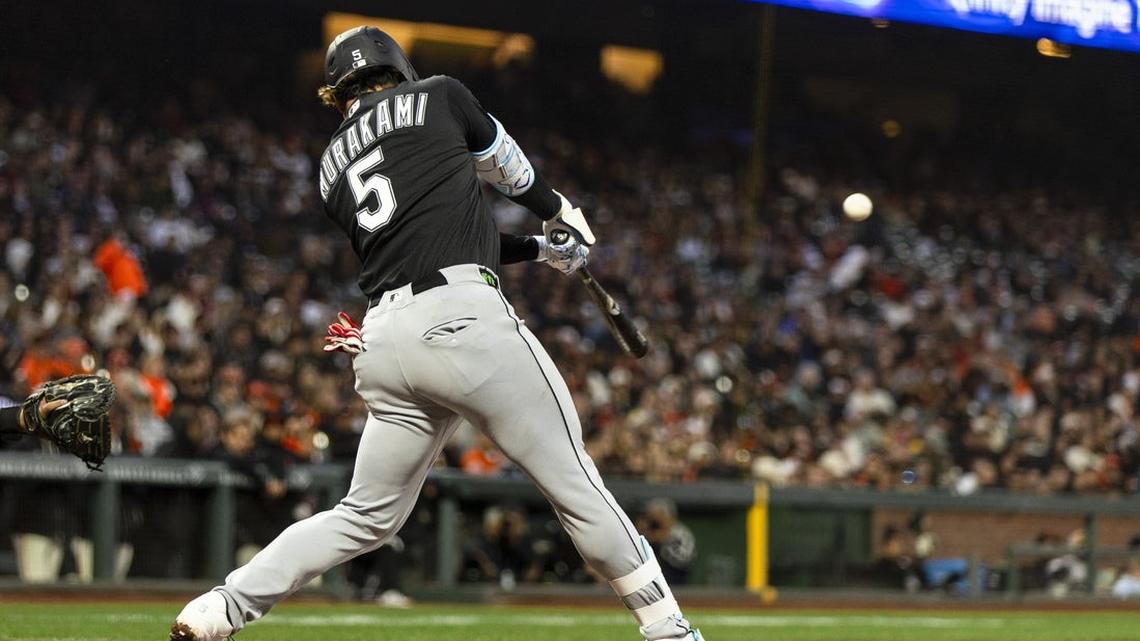 White Sox ride 9-run fourth to win over stumbling Giants 
