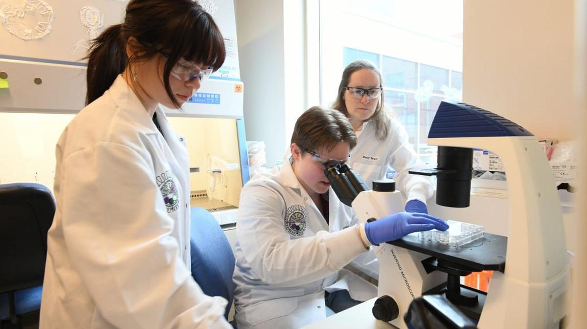 Emily Bruce, assistant professor of microbiology and molecular genetics at Larner College of Medicine (far right), works with study authors Allyson Turner and Sara Jaffrani in the Bruce Laboratory at the University of Vermont. (David Seaver via SWNS). 