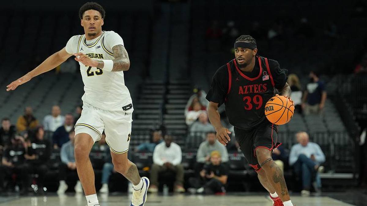  Nov 24, 2025; Las Vegas, Nevada, USA; San Diego State Aztecs guard Reese Dixon-Waters (39). | Kirby Lee-Imagn Images 