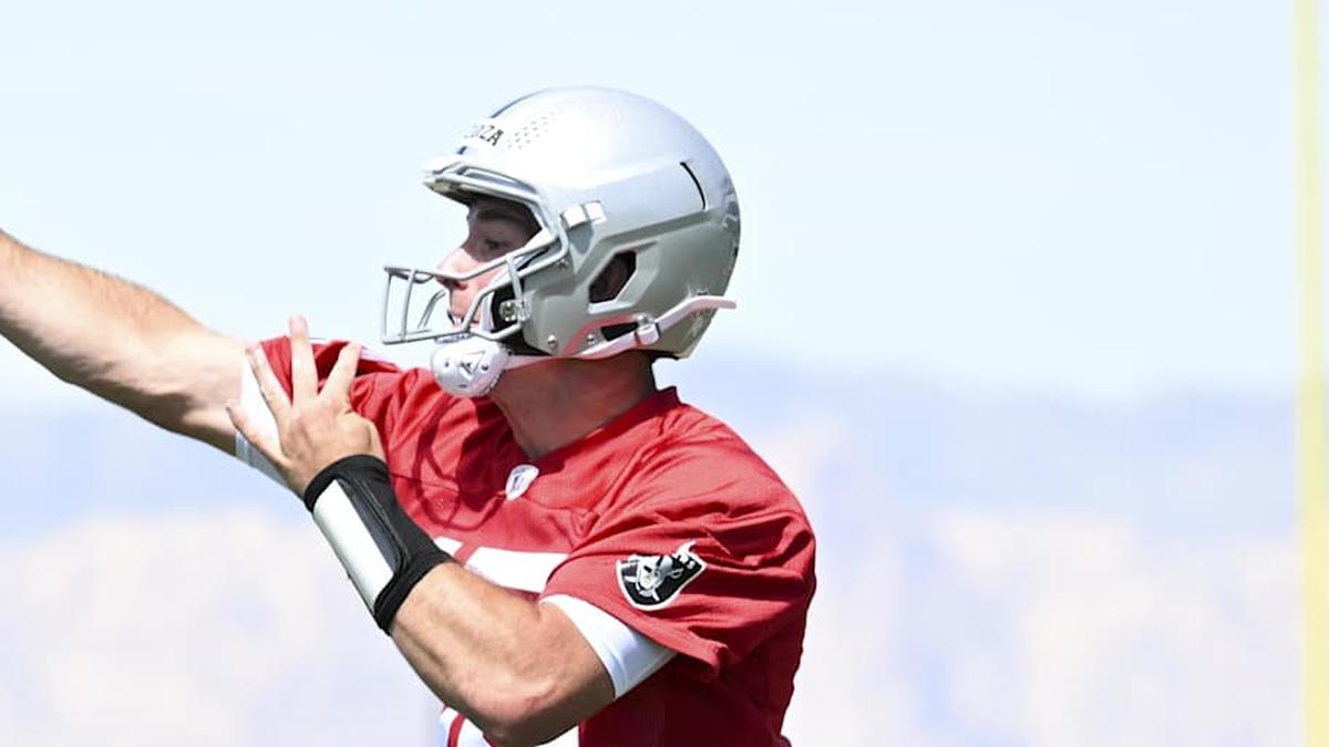  May 2, 2026; Henderson, NV, USA; Las Vegas Raiders quarterback Fernando Mendoza (15) runs through a drill during a Rookie Minicamp at Intermountain Health Performance Center. Mandatory Credit: Candice Ward-Imagn Images | Candice Ward-Imagn Images 