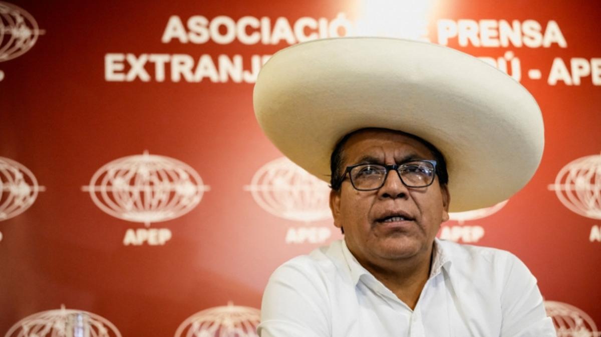 Left-wing presidential candidate Roberto Sanchez, who is expected to face right-wing presidential candidate Keiko Fujimori in a runoff in June, addresses the media in Lima, Peru, April 30, 2026. REUTERS/Angela Ponce