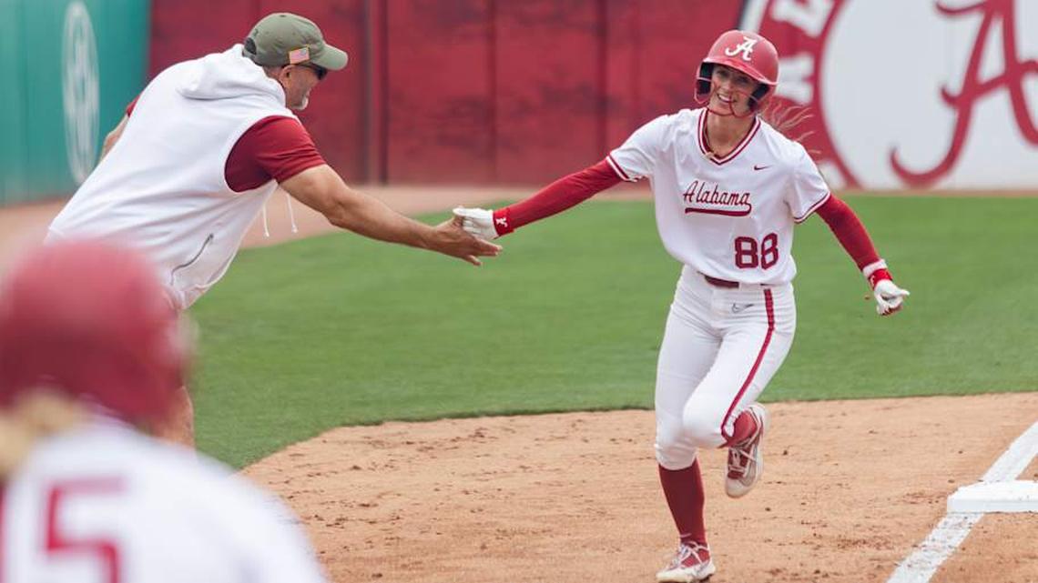 Alabama outfielder Lauren Johnson rounds third in the second game of the series against Kentucky on Apr. 18, 2026. | Sarah Munzenmaier/Alabama Crimson Tide on SI 