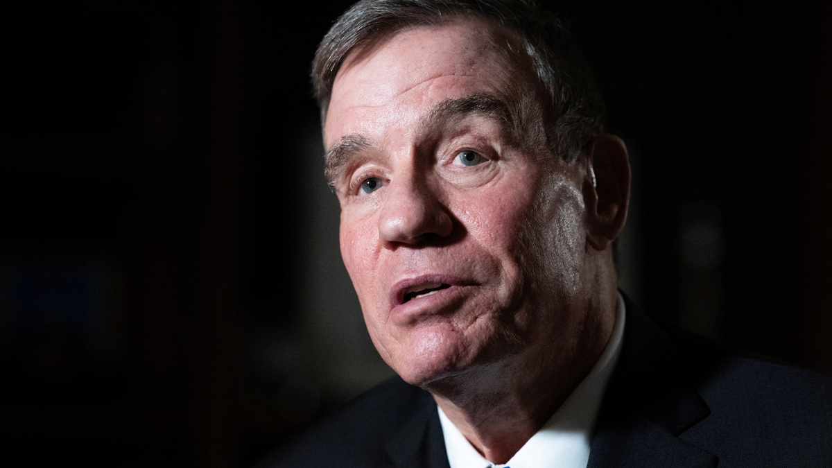 Lawmakers say US briefing showed Russia targeting Democrats with ...
