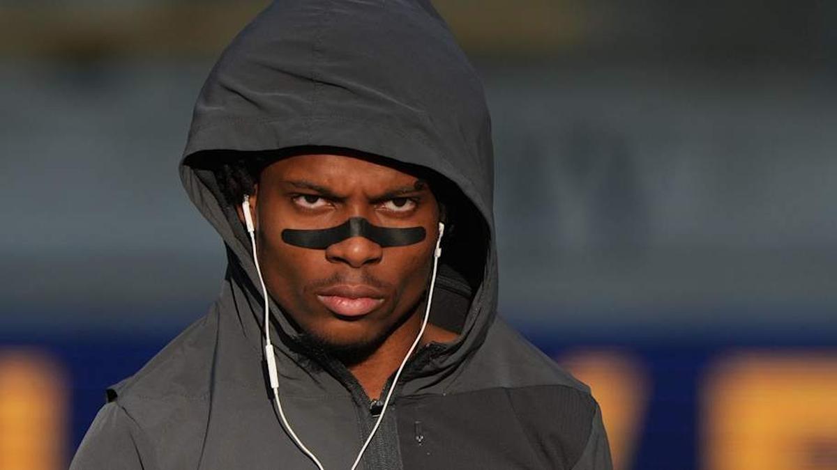 Nov 29, 2025; Berkeley, California, USA; California Golden Bears defensive back Hezekiah Masses (5) before the game against the Southern Methodist Mustangs at California Memorial Stadium. Mandatory Credit: Darren Yamashita-Imagn Images | Darren Yamashita-Imagn Images 