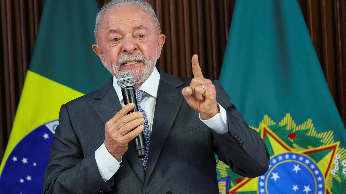 Brazil´s President Lula maintains poll lead over right-wing Senator Bolsonaro 