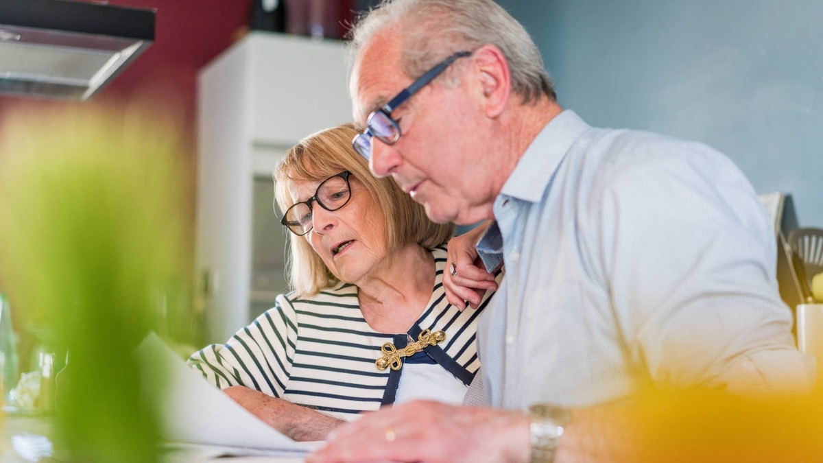  Break-even analysis overlooks inflation, taxes, investment opportunities, and spousal benefits, potentially leading retirees to make suboptimal Social Security claiming decisions. 