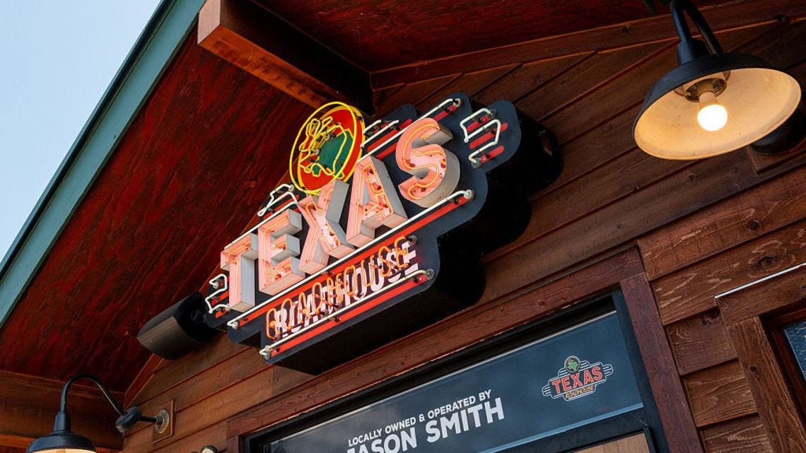 Texas Roadhouse buys landmark Louisville tower 