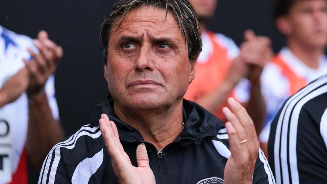MLS suspends Miami coach Guillermo Hoyos 1 match for late kickoff violations 