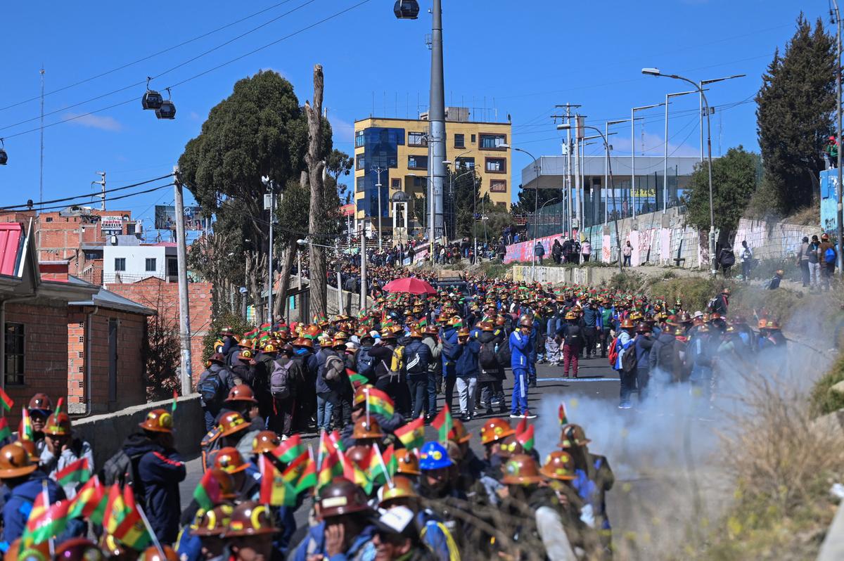 Demonstrators from mining unions take part in a protest against President Rodrigo Paz's government amid an ongoing economic and fuel crisis, in La Paz, Bolivia, May 14, 2026. REUTERS/Claudia Morales